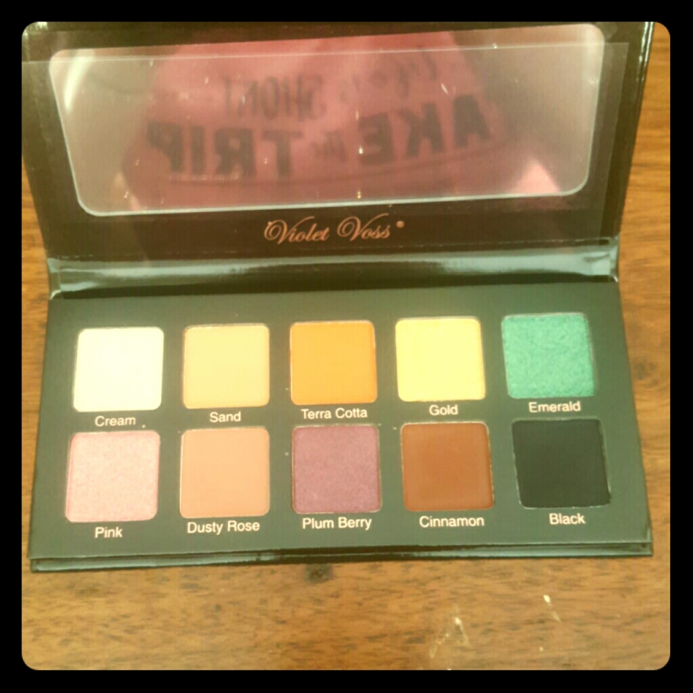 NEW Violet Voss Essentials Eyeshadow Palette